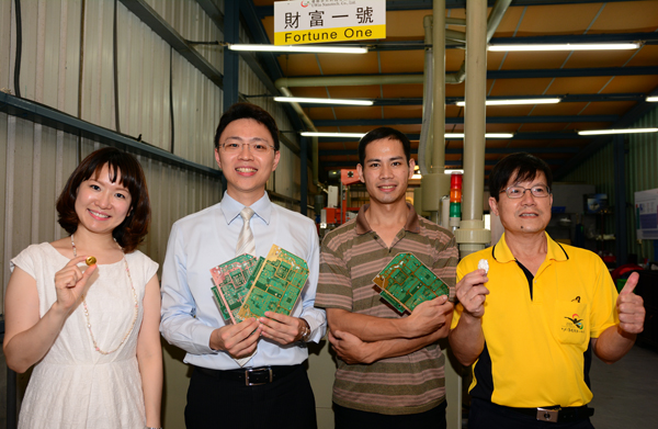 Xu Jing-xiang with his excellent team
