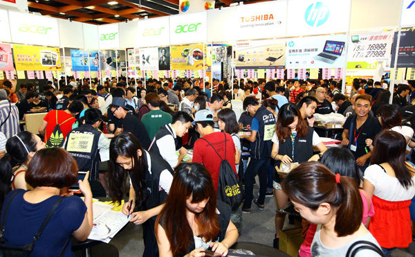 Taipei computer applications show attracted many consumers to purchase new pc products