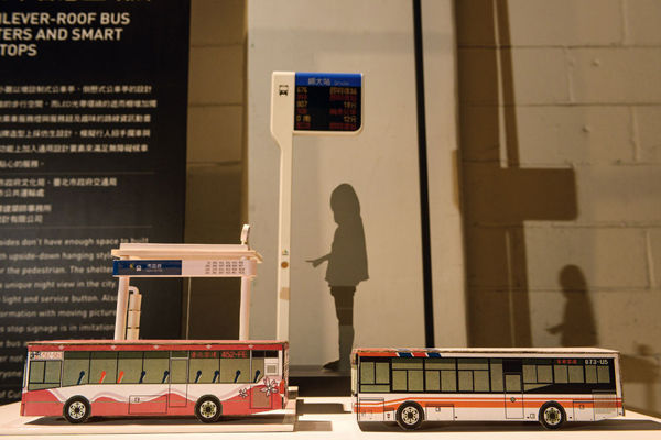 Taipei is leveraging its strength in design by commissioning professional designers to develop smart bus stops. These will allow for the elderly and others with limited mobility to register their presence, thus alerting drivers to prepare for their boarding. (Chuang Kung-ju)