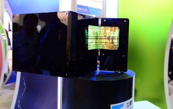 ITRI showcased its lastest 7-inch, full HD foldable AMOLED display at 2015 Touch