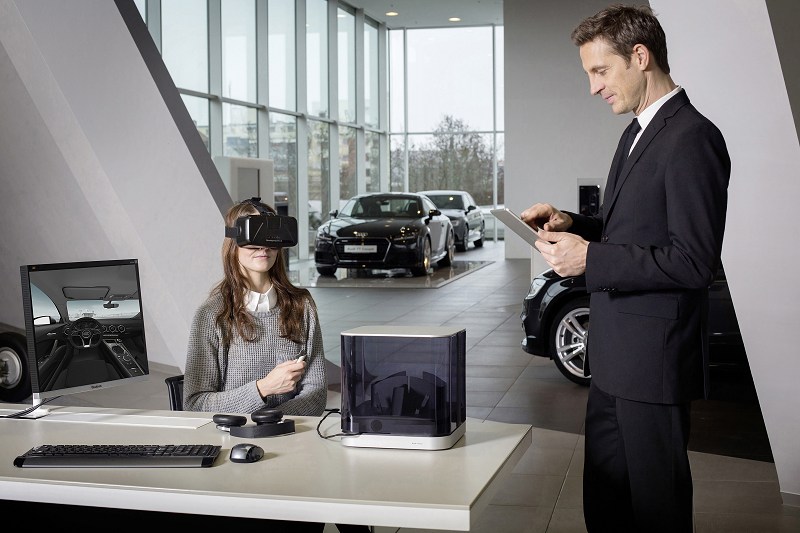 Audi推出VR Experience的體驗，體驗者可以透過HTC的虛擬實境頭盔Vive Pre「進入」車內觀察內裝設計。
