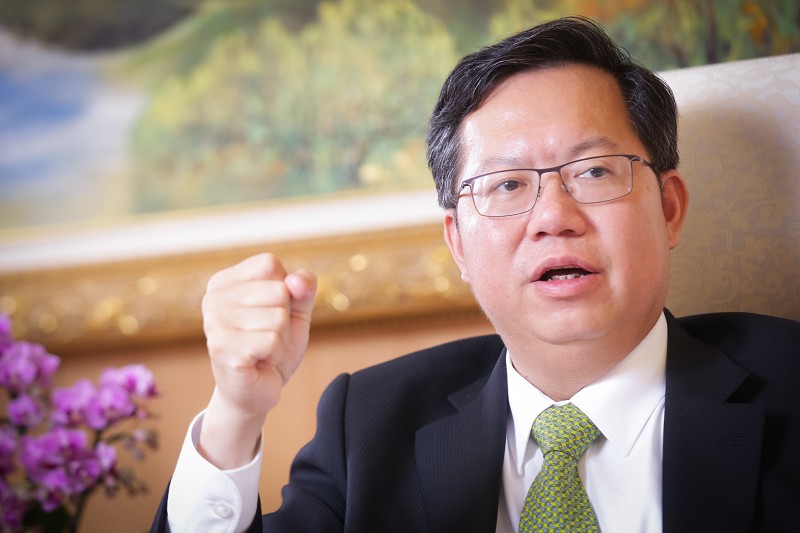 鄭文燦認為，現在智慧化成為主流，包括他在內的首長，都必須比以往更積極接觸更多的IT知識。(攝影／林鼎皓)