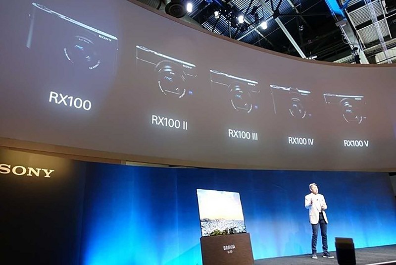 SONY利用了Micro LED顯示技術將顯示器開發成大型電視牆的型態，並命名為CLEDIS。