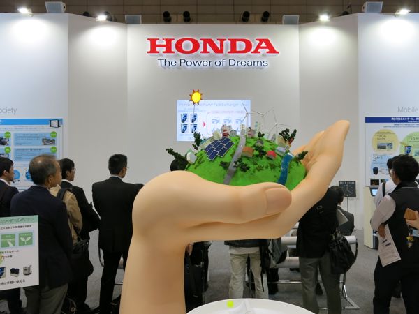 除了AI與物聯網之外，電動車以及乾淨能源當然也是本屆展會的重點。許多大廠都將地球環境的保護與永續經營，納入企業發展的策略方針。