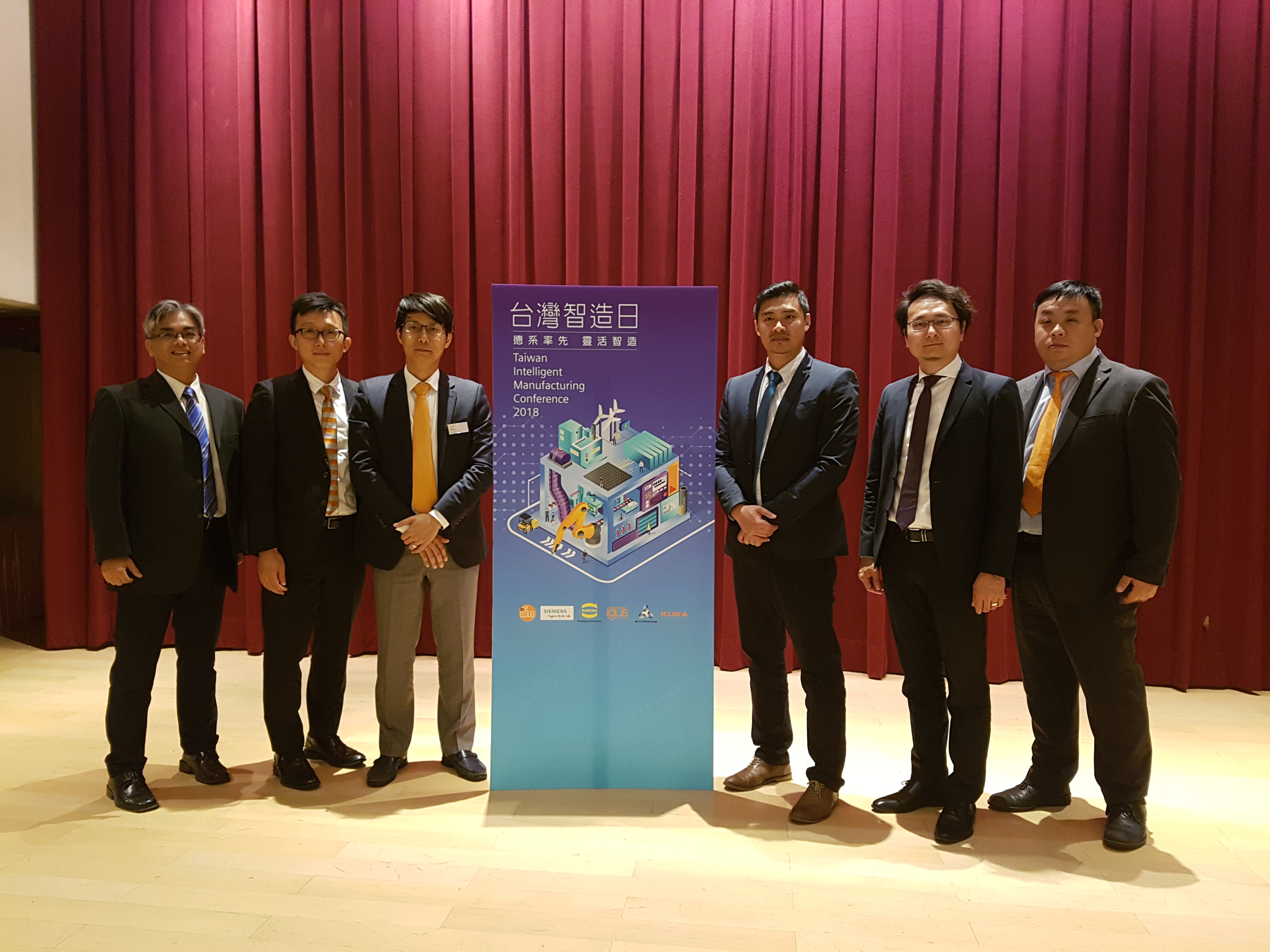 六家德國工業巨擘代表齊聚2018台灣智造日，分別是浩亭林筆章、易格斯訾柏杰、庫卡郭青庭、威騰斯坦鍾田庫、西門子譚世斌、宜福門洪鼎民（左至右）。