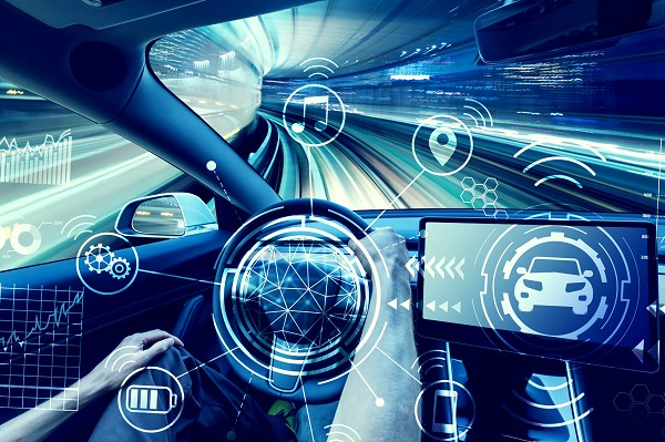 新一代汽車聯網參考設計，將結合4/5G、C-V2X、精準定位、Wi-Fi 6等滿足車多熱點連接裝置與連網。（source：Automotive iQ）