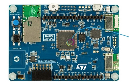 STMicroelectronics 的 STM32L4 IoT 探索套件，可讓開發人員以相對較輕鬆的方式，將系統連接至雲端服務。（source：STMicroelectronics）