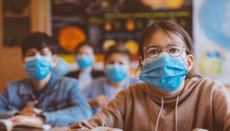 模擬結果證實佩戴口罩是防止飛沫在人與人之間傳播的有效方式之一。（source：Newshub）