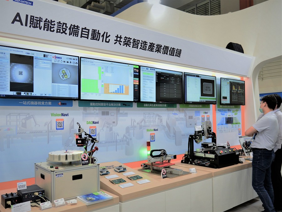 透過研華邊緣設備原本的安全機制與資安共創夥伴合作整合，將硬體、韌體、軟體、服務與顧問打包成一套完整解決方案，讓資安貫穿整個物聯網基礎架構與應用情境。（攝影：陳念舜）