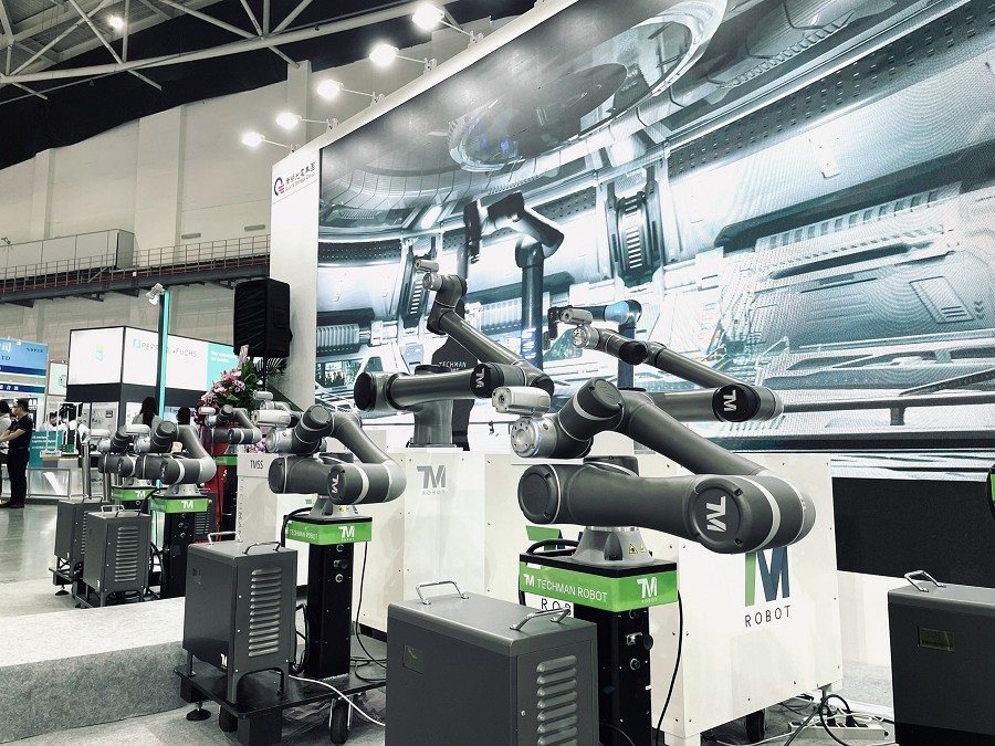 全方位智慧協作機器人AI Cobot以原生AI引擎結合智慧視覺和協作機器手臂。(source：達明機器人)
