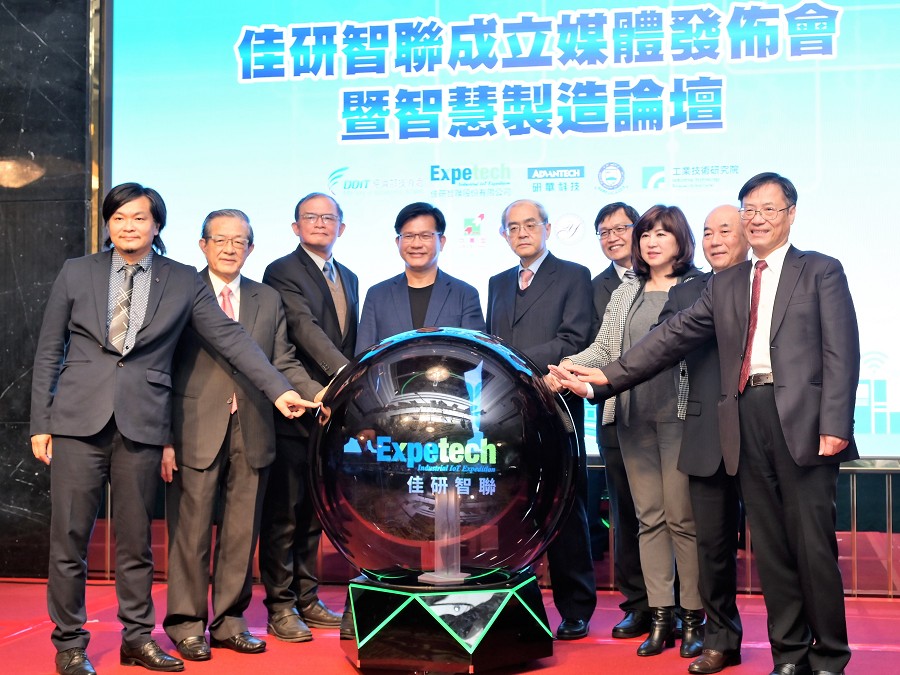 佳研智聯承接研華與工研院硬軟實力，加上大肚山產創基金會為基底，提供東南亞國家大型服務標的，從單機到整廠智慧升級的套餐式服務。（攝影：陳念舜）
