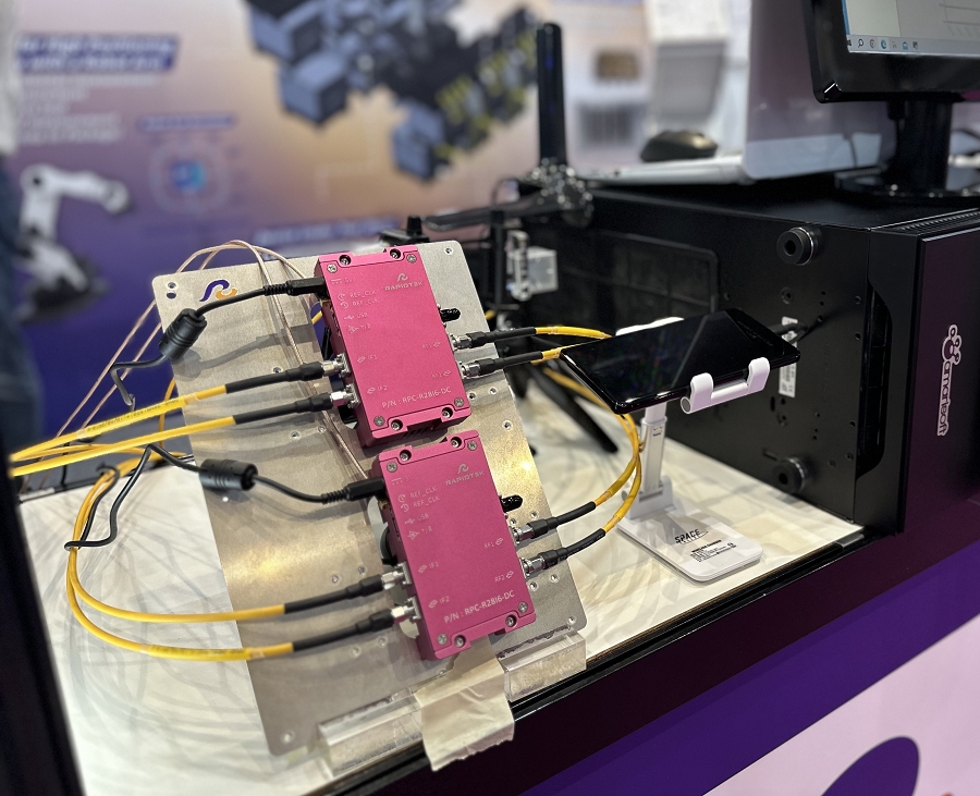 鐳洋科技及廣聯科技展出的5G毫米波通訊量測解決方案。（鐳洋科技提供）