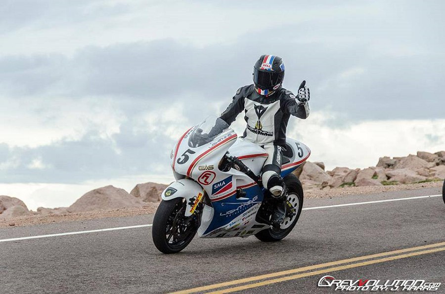Lightning Motorcycles公司以超過215英里的時速行駛，保持著電動摩托車的極速駕駛世界紀錄。