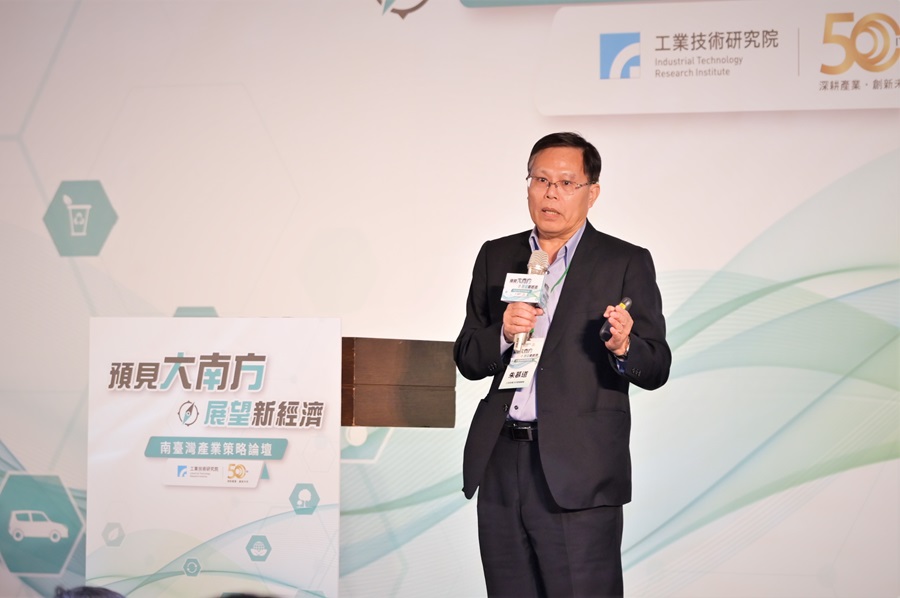 工研院電光系統所營運總監朱慕道指出，南分院自2018年成立台南、高雄實驗室，輔助化合物半導體開發業者落地，並建置材料、元件特性與製程、電性評價平台等雛型品驗證服務。（攝影：陳念舜）