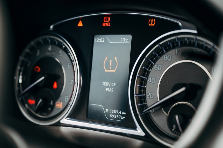 胎壓偵測系統 （TPMS）能夠及時提醒駕駛輪胎狀況是否異常，以提升行車安全。