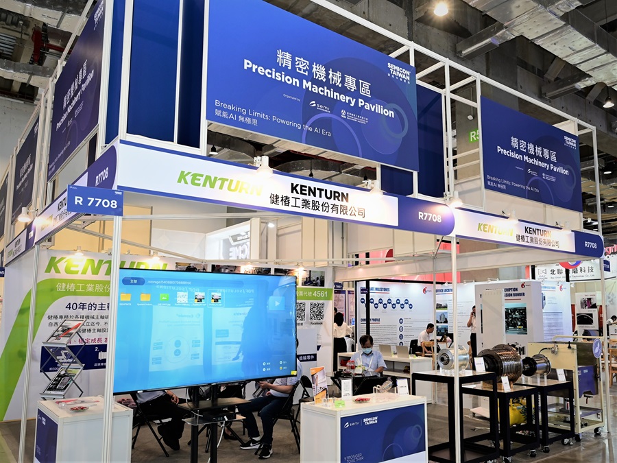 今年SEMICON Taiwa除了有第三度參展的台灣機械公會，更加入了工具機暨零組件公會生力軍分別設立專區，以展現上下游業者鏈結半導體設備，強化在地供應鏈韌性的決心。（攝影：陳念舜）
