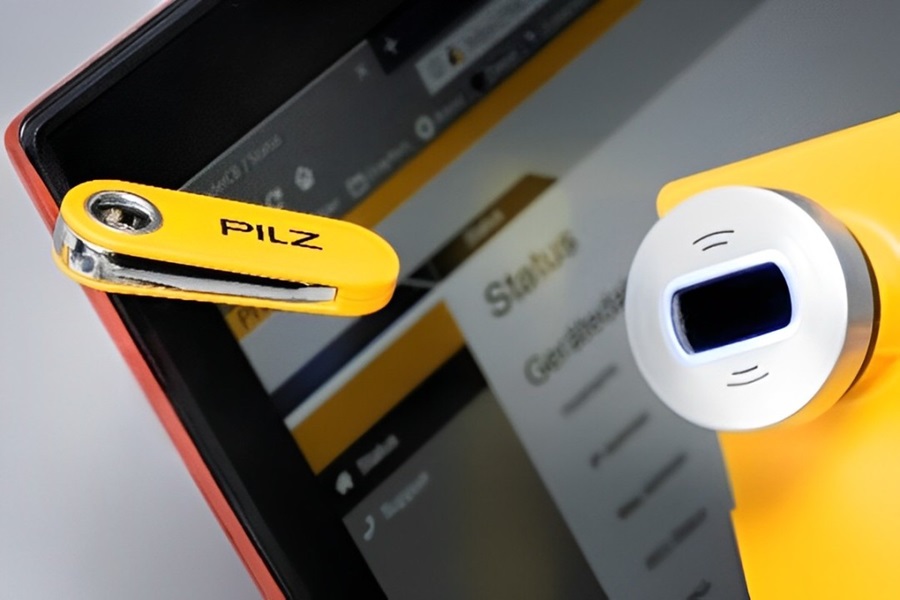 RFID 傳收器密鑰將在 PITreader 中讀取與教導。使用相關聯網頁伺服器，輕鬆即可進行存取權限和操作模式的分配。