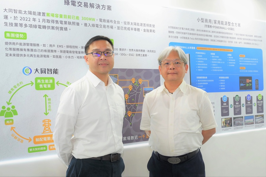 大同智能公司淨零與低碳事業處長林建宏（左）、儲能事業部維運服務課經理蔡浣庭（右）(攝影：陳念舜）
