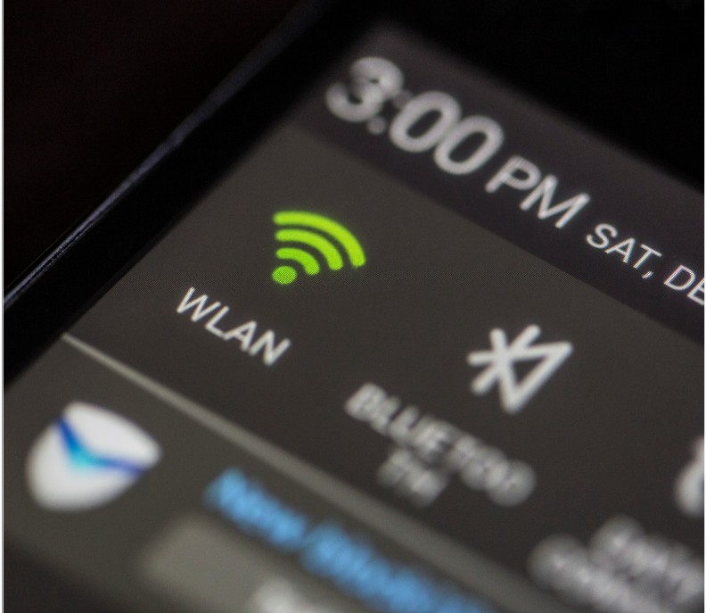Wi-Fi 8的核心訴求從速度競賽轉向極高可靠性，不僅是規格演進，更代表無線網路角色的改變。