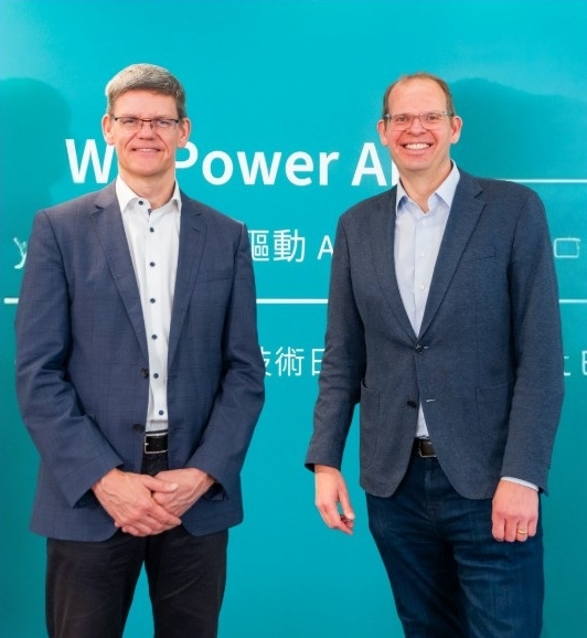英飛凌電源與感測系統事業部總裁Adam White(右)、英飛凌零碳工業功率事業部總裁Peter Wawer(左)。