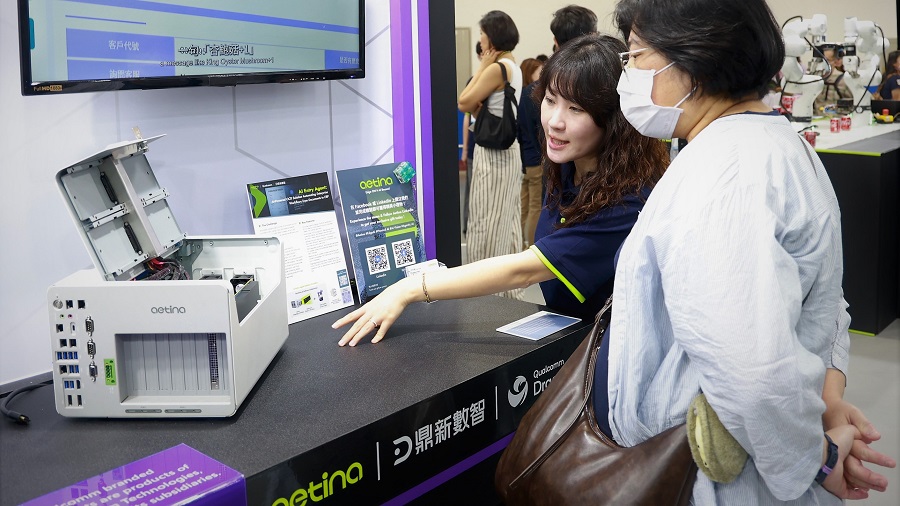 鼎新數智今年以 Agentic AI 為主軸，展出「決策助理」、「設備助理」以及「生單助理」三大應用場景。
