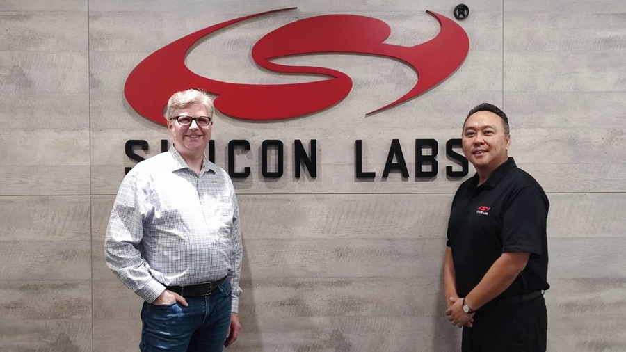 Silicon Labs首席產品經理 Rob Alexander(左)、Silicon Labs 台灣區總經理寶陸格(右)