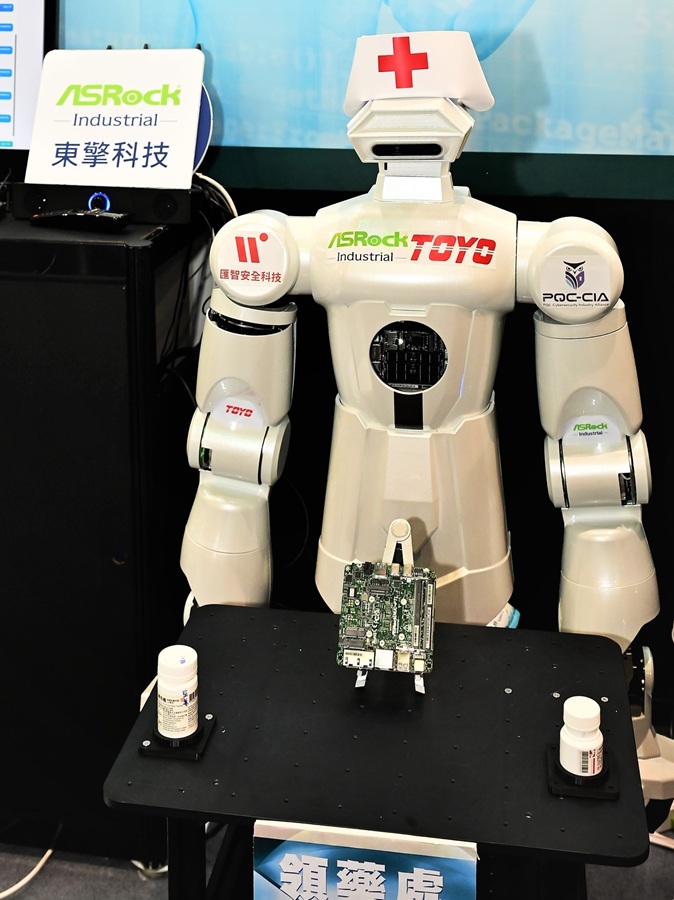 東擎科技攜手東佑達、工研院，打造可信任機器人（Trustworthy Robot）。
