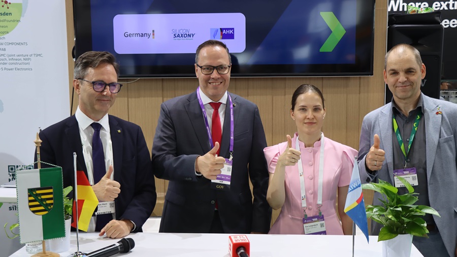 (左起) Saxony Trade & Invest總經理 Thomas Horn、薩克森邦經濟勞動能源暨氣候行動部部長Dirk Panter、德國經濟辦事處處長蘭依樺博士與Silicon Saxony總經理Frank Bosenberg，共同出席SEMICON Taiwan德國館開幕式。