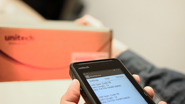 PA700 provides superior fast and smooth operation as well as combining 1D barcode scanning, UHF/HF RFID and 5.0MP auto focus camera in one handheld device