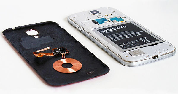 Consumers are looking forward to have wireless charging built-in devices. The picture is a result of a DIY website.