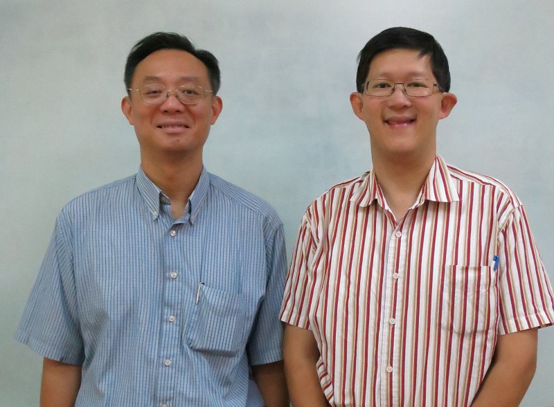 台灣電子健康學會理事長徐建業（左）認為電子健康與醫療資訊化想要發揮整合效應必須視群體資料的開放組合程度；秘書長饒孝先（右）表示電子健康紀錄整體系統仍有整合空間。（攝影：陳復霞）