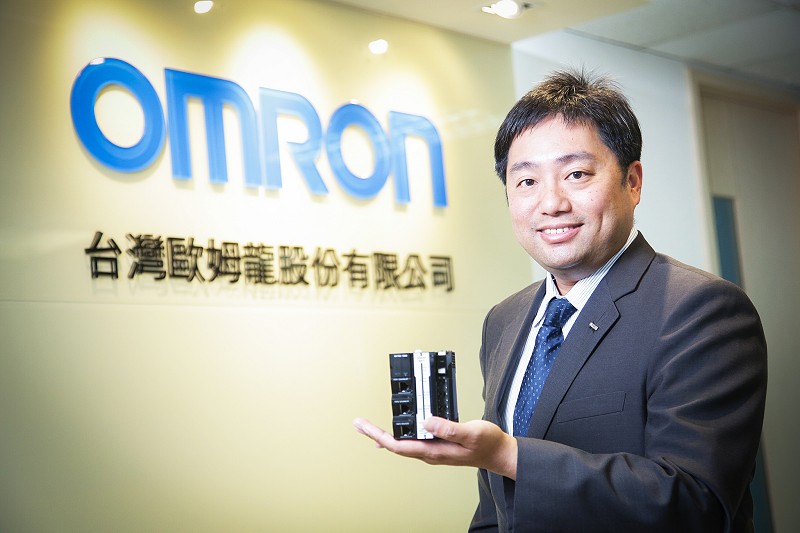 臺灣歐姆龍顧客服務部部長杜英隆指出，效能與良率是製造業最重要的指標。NX1系列機械自動控制器標準搭載OPC-UA、Database連結機能。（攝影╱林鼎皓）
