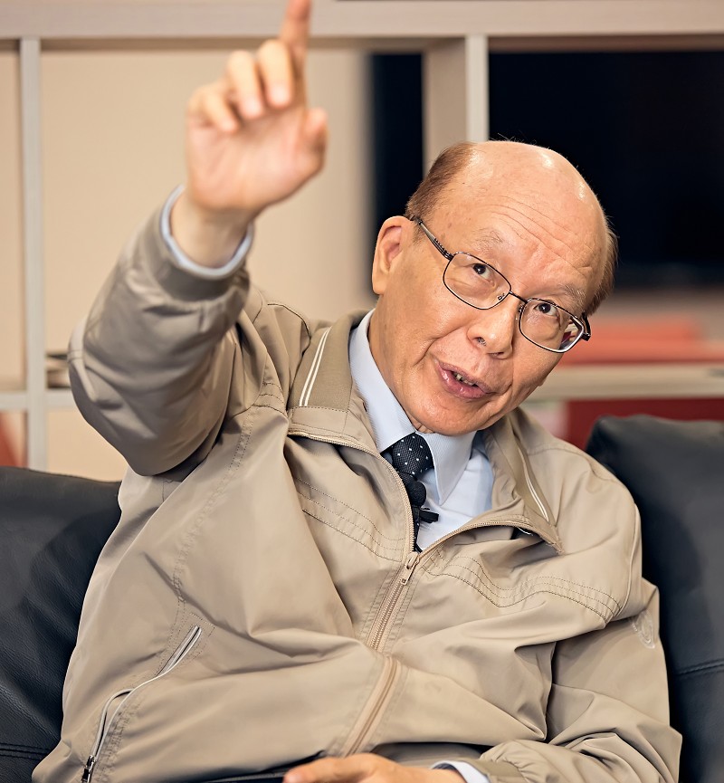 李嗣涔說，1986年「哈雷彗星」的回歸，讓他突然領會了生命的學問是更重要的議題。