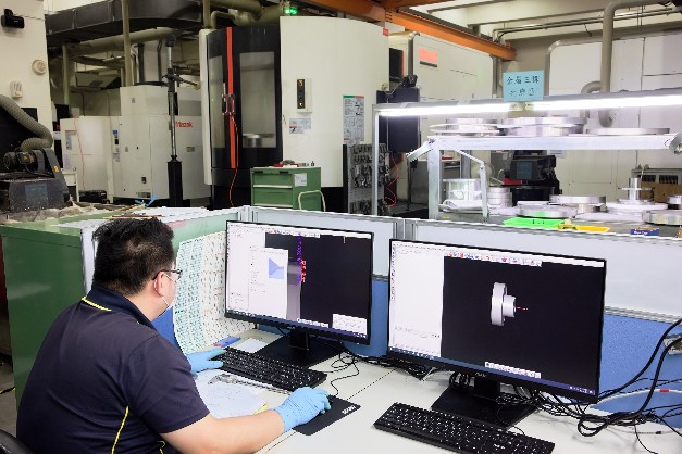 目前hyperMILL<sup>®</sup>除了標準機種之外，許多專用機的防呆、後處理程式也都由OPEN MIND協助完成，讓現場工程師敢放心使用！（source：SmartAuto）