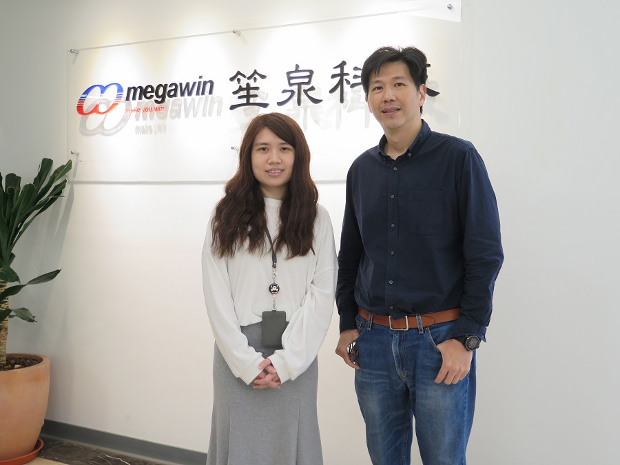 笙泉科技產品企劃行銷處副處長廖崇榮(右)、產品企劃行銷處管理師洪郁惠(左)