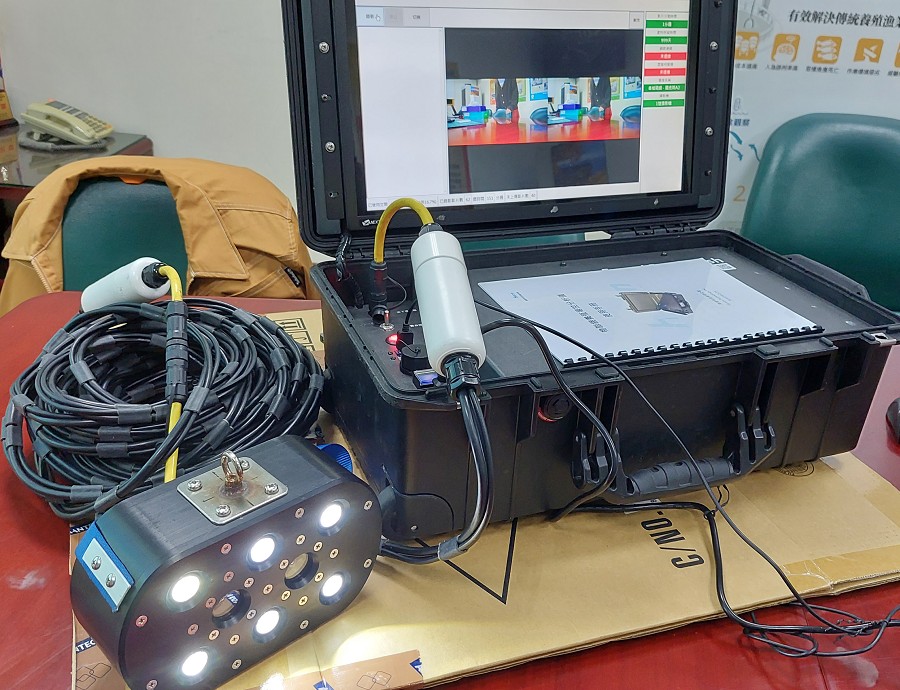海盛科技的水下探測方案是結了AIoT技術的完整解決方案，它可與各種感測器與自動化系統整合，並與雲端系統進行串接，即時傳輸資料。