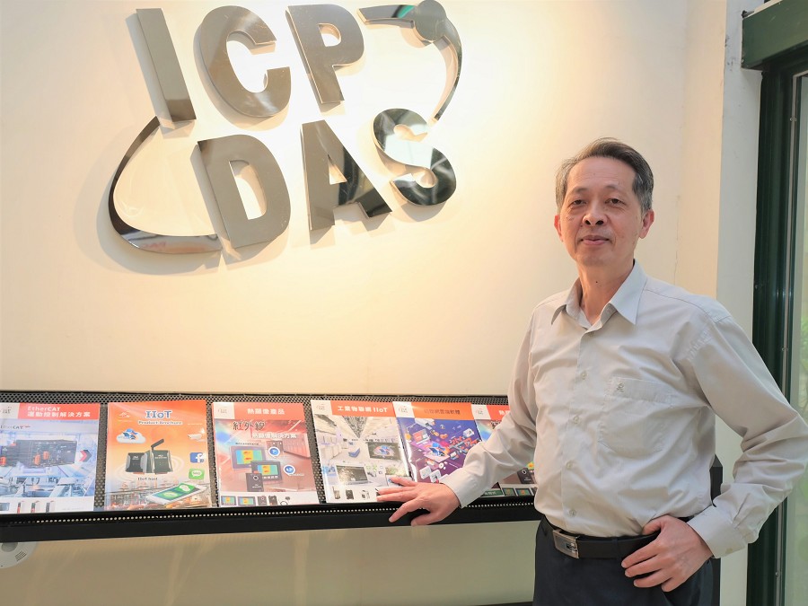 泓格科技副總經理鄭樹發強調，該公司係針對不同企業及市場在各階段需求，量身配置相對應的設備和規劃整體系統，以提供企業深度客製化的能源管理解決方案。（攝影：陳念舜）