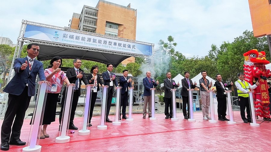 現由彩碤新能源、研華工業、明安國際等台廠共同打造的氫能巴士原型車，採用約6成台製零組件，並完全排除「紅色供應鏈」，預計2024年第4季正式上市。（source：研華）