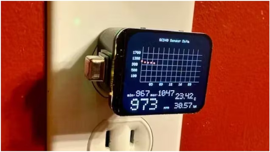 （<a href=" https://www.hackster.io/news/this-air-quality-monitor-plugs-directly-into-wall-outlets-c052b19f1959">圖片來源</a>）