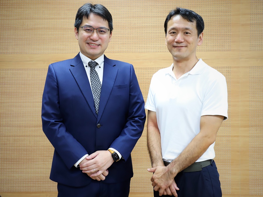 研華工業用物聯網‧智能系統事業群協理陳文吉（右）、偲倢AI方案整合部‧技術總監陳柏龍（左）