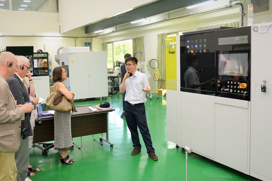 東台精機10年來也與工研院南分院密切合作，成為台灣唯一真正成功開發，並推出多款商品化金屬積層製造相關設備。（攝影：陳念舜）