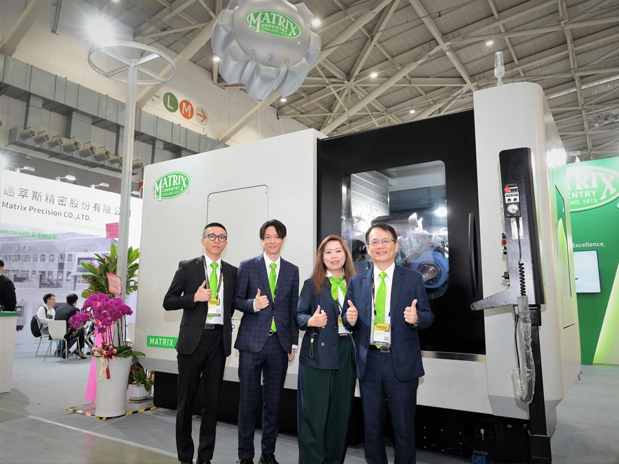 邁萃斯精密公司今年展出多款創成、傘齒輪切/磨齒機、成形磨床等全系列CNC齒輪磨床，透過集團資源的機電整合及軟體升級展現初步成果。（攝影：陳念舜）