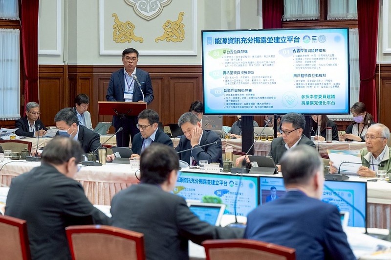環境部將成立對策小組，以重振產業界的士氣，並視之為彎道超車的機會。（source：總統府）