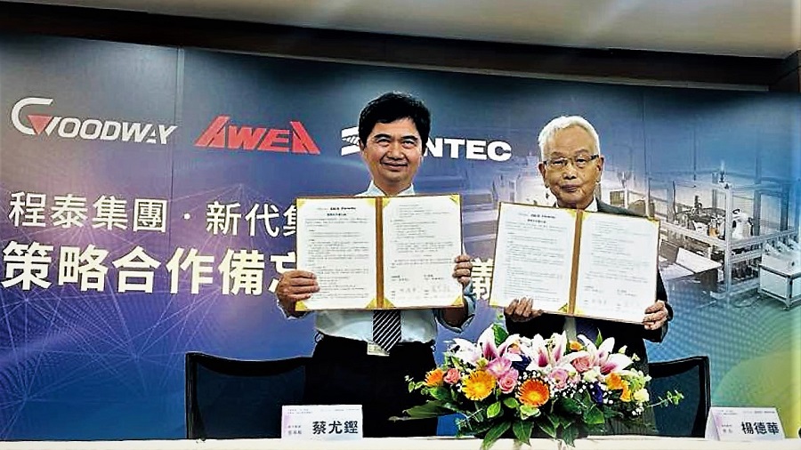 新代科技董事長蔡尤鏗與程泰集團會長楊德華各代表雙方簽署MOU