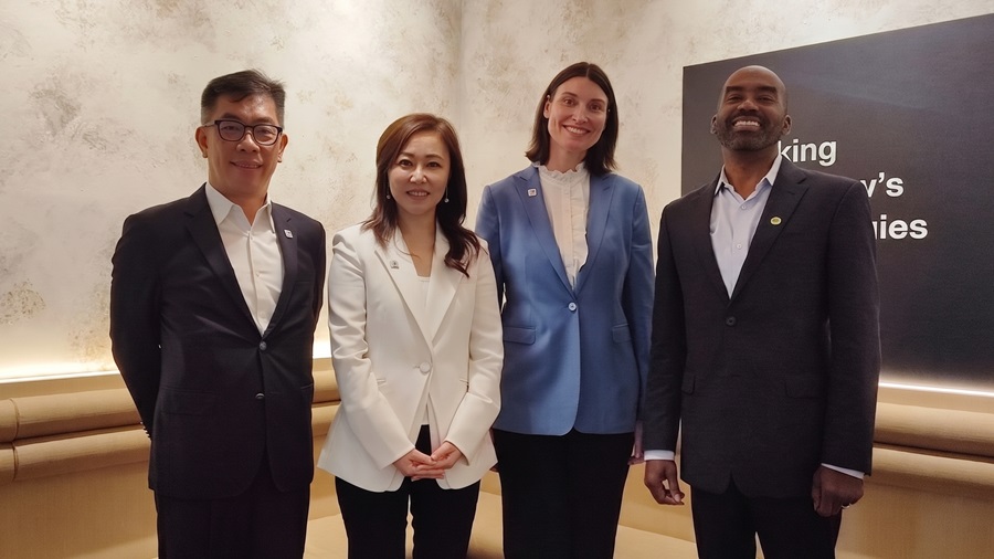(左起)Qnity亞太區總裁陳俊達、Qnity先進電路與封裝事業部 副總裁暨總經理周圓圓、Qnity半導體技術研發 副總裁Julia Woertink、Qnity全球商務與策略長Sam Ponzo